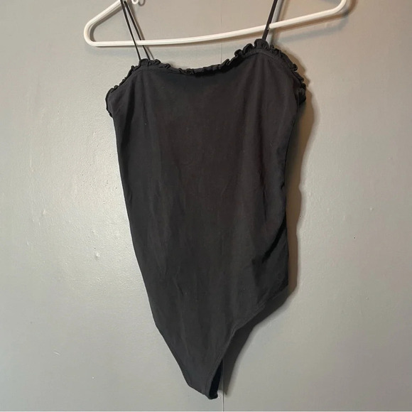 Abercrombie & Fitch black ruffle hem bodysuit women size medium - Picture 4 of 11